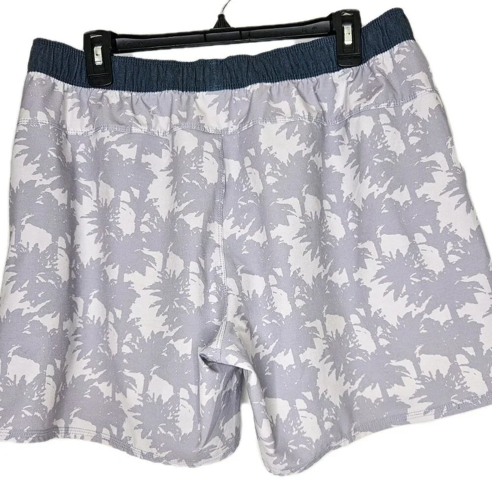 Vuori Men's Cape Shorts In A Grey Palm Print, Size XL - Picture 5 of 10